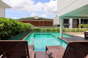 Casa alto padrão com piscina - condomínio particular